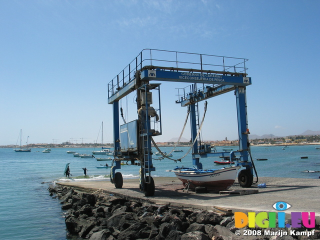 27639 Boat lift at Corraleje harbour